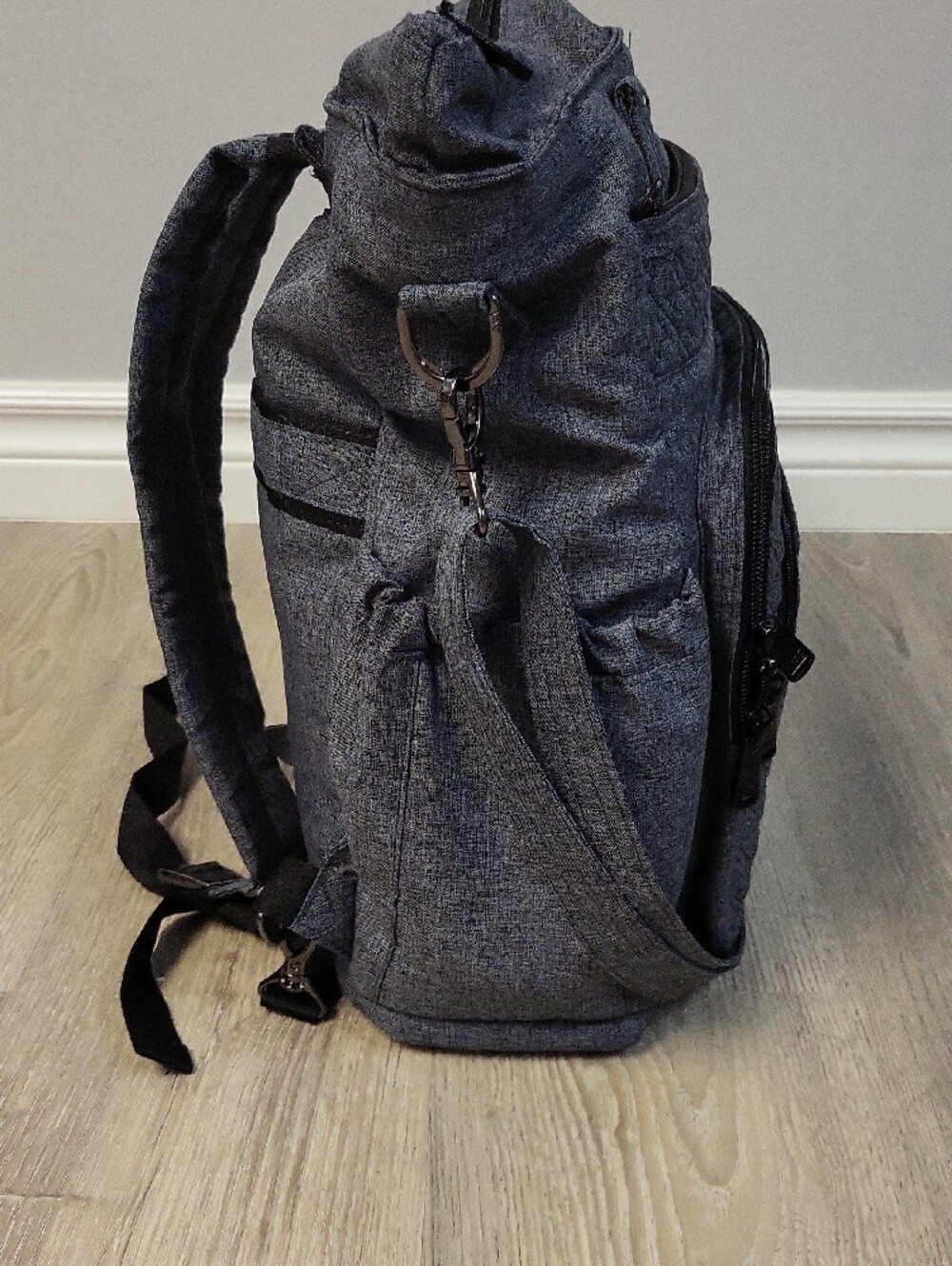 LUG Convertable Tote/Backpack Bag - Picture 6 of 12